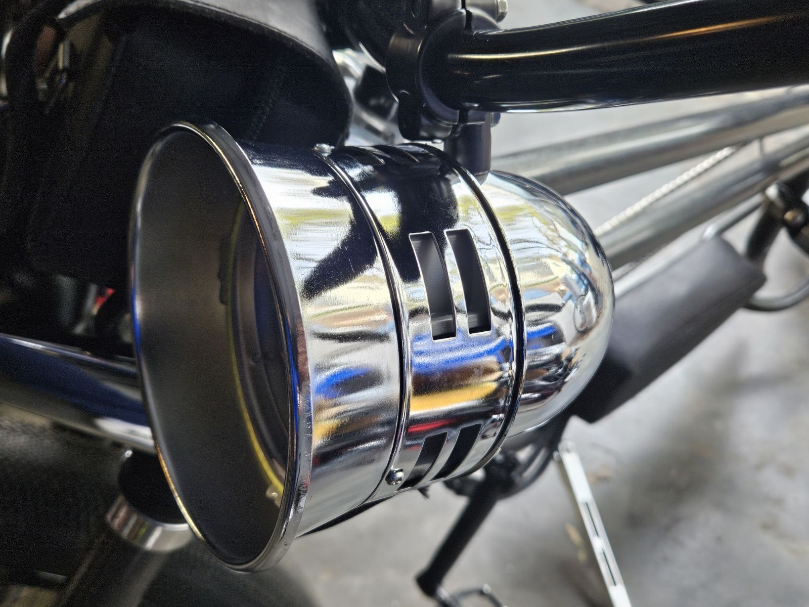 LED Low Rider Siren, Bike Siren, Chrome, On Bike